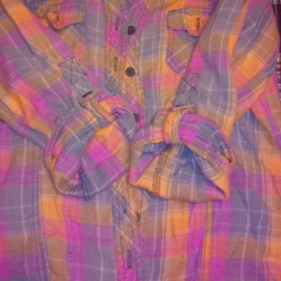 Plaid Rue21 three quarter lank sleeves - Picture 2 of 3