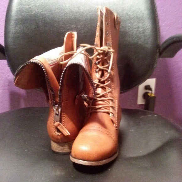 Boots - Picture 3 of 3