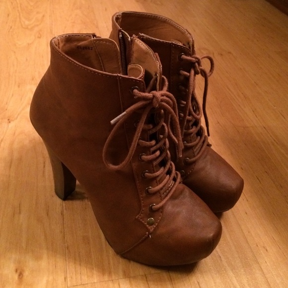 Shoes - Heeled Brown Laced-Up Booties w/ Zipper