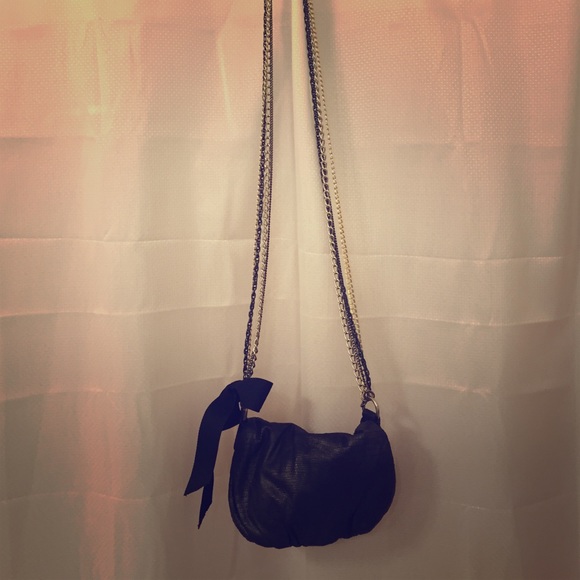 Gap side purse with chains