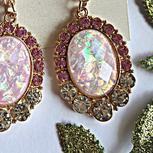 ❗️🚫SOLD❗️Coral Iridescence Earrings - Picture 2 of 2