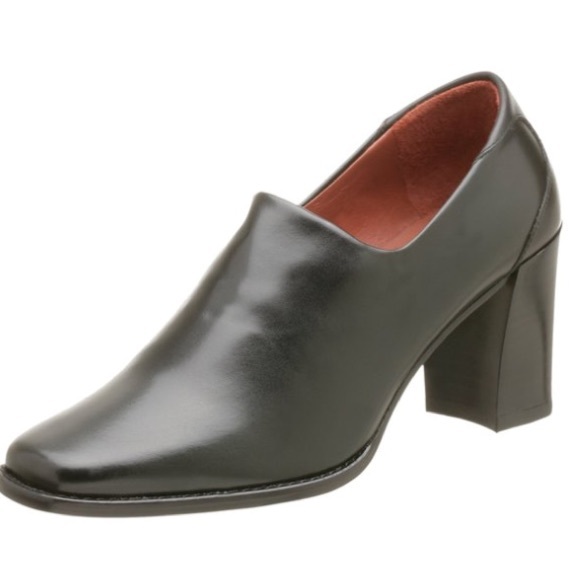 Donald J Pliner Idas Stretch Pump, NIB