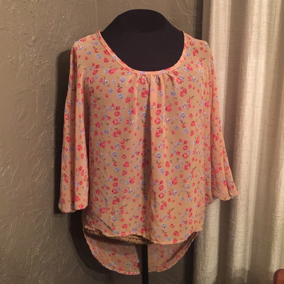 Gorgeous open back boutique shirt - Picture 1 of 4