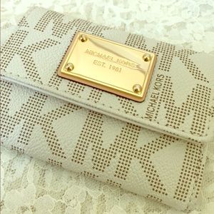 Michael Kors Jet Set flap coin purse