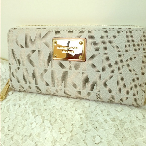 Michael Kors Jet Set Continental wallet