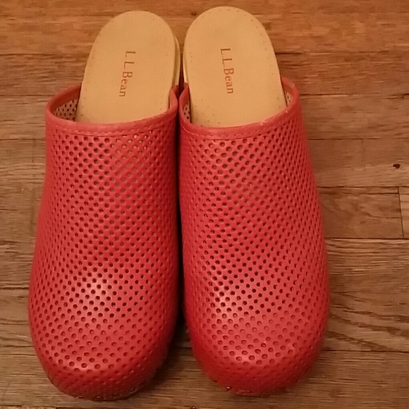 Cutest+Comfiest! LL BEAN Perforated Leather Clogs8