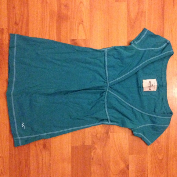 Hollister babydoll v-shirt