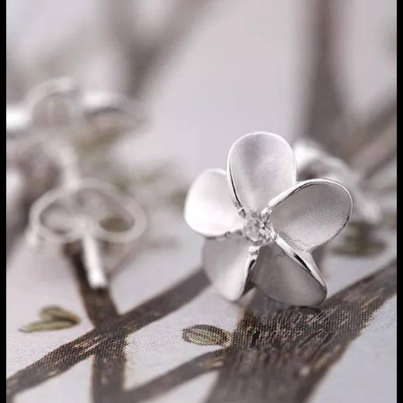 Plumeria Hawaiian Flower 💎 Earrings