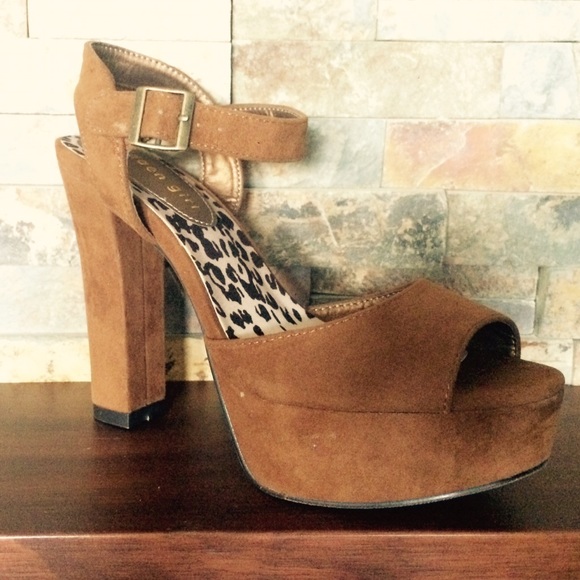 Madden Girl platform heel size 7 - Picture 3 of 4
