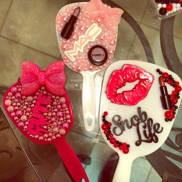 Hand held mirrors 🔴"CUTE" one SOLD🔴 - Picture 1 of 4