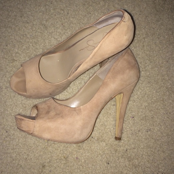 Jessica Simpson nude heels 9.5