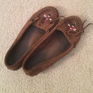 Minnetonka moccasins size 10