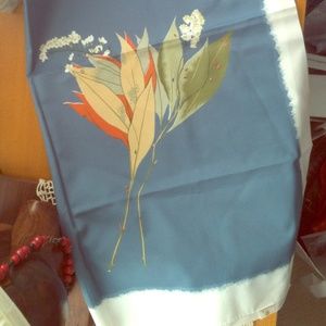 🎉sale!!🎉 Beautiful silk scarf