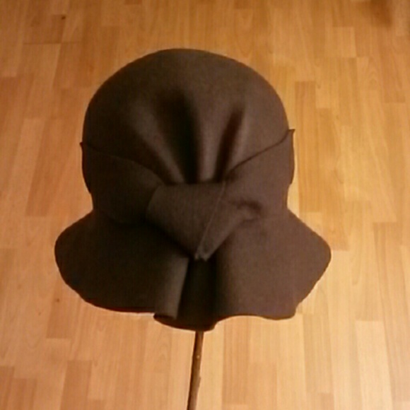 Round felt hat Urban Outfitters