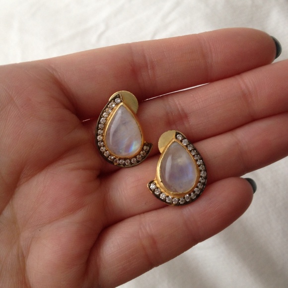 Blossom box teardrop earrings - Picture 2 of 3