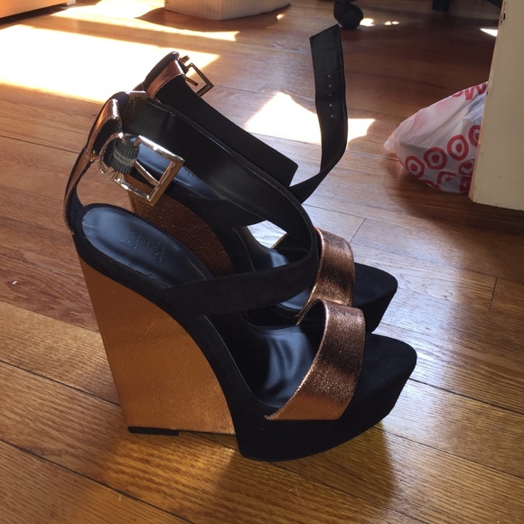 Black & Gold Wedges