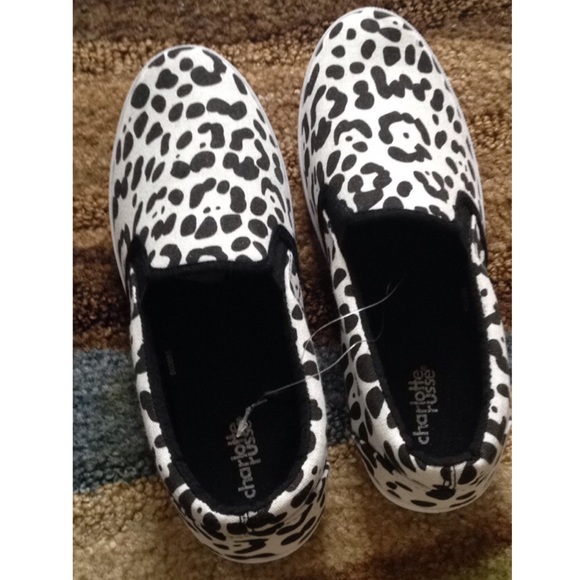 Leopard slip-on shoes