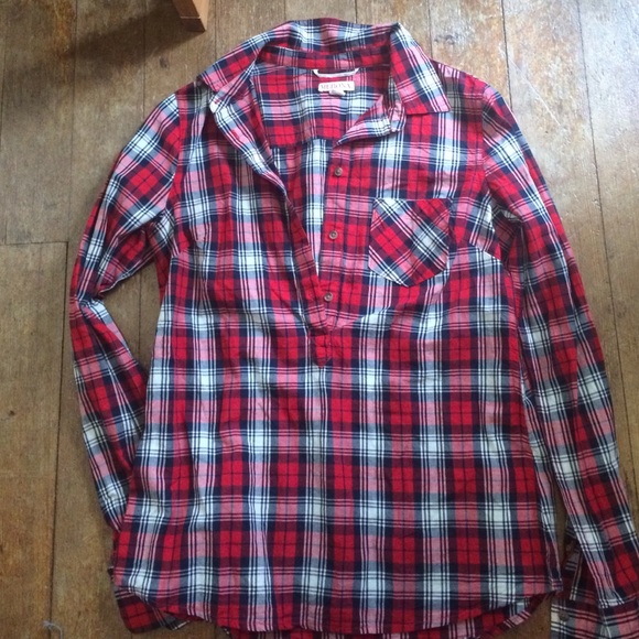 Red/blue plaid women's popover button up top