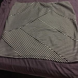 Black-and-white skirt