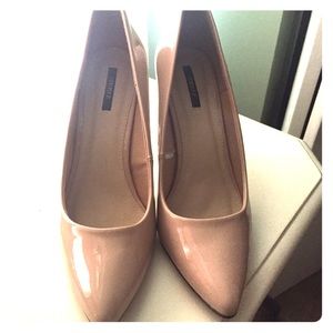 Nude pumps