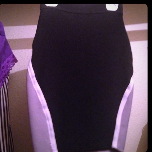 Cute bebe bodycon skirt black white and grey.