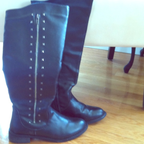 TALL BLACK BOOTS