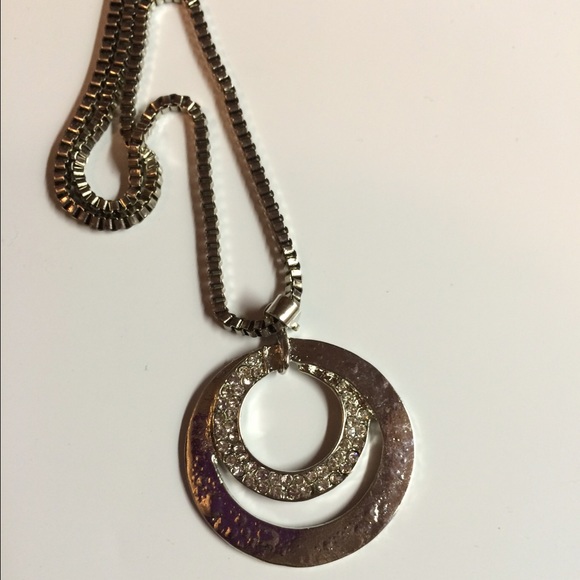Pretty shiny silver necklace.