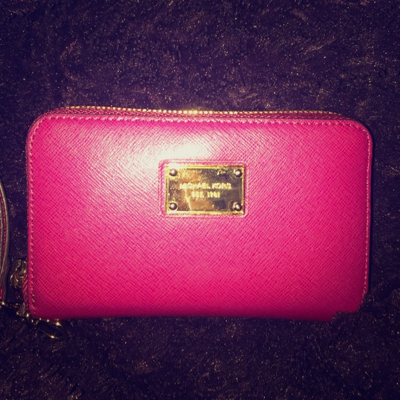 Michael Kors Essential Zip Wallet