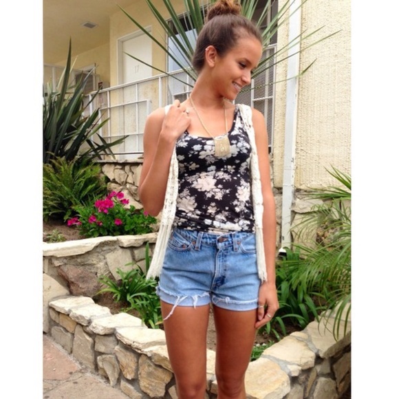 Brandy Melville Tops - Brandy Melville Lightweight Floral Tank Top