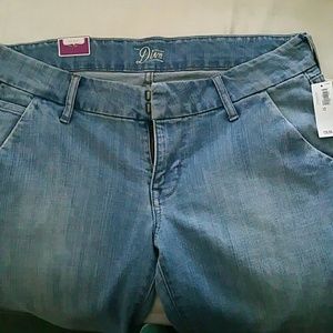 Brand new never worn light wash denim crops...