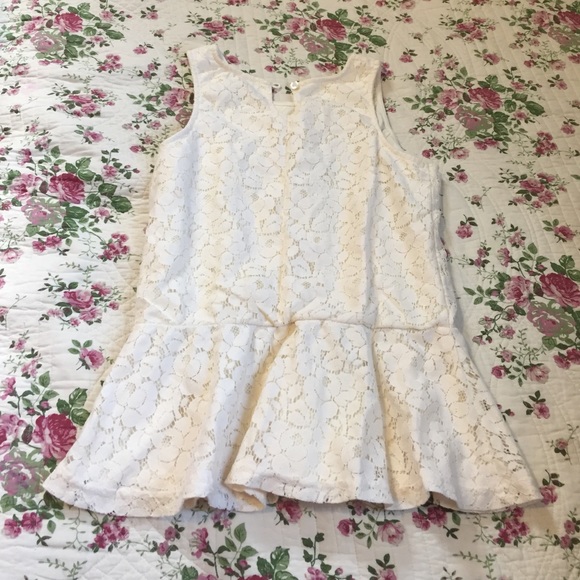 Romantic lace peplum top - Picture 2 of 2