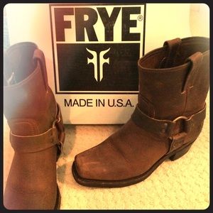 FRYE Women's Harness 8R Boots