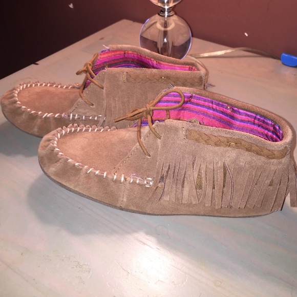 🗿 Moccasin Lace Up with Fringe 🗿