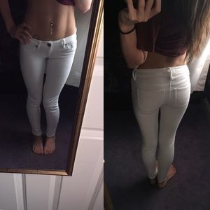 White bullhead skinny jeans