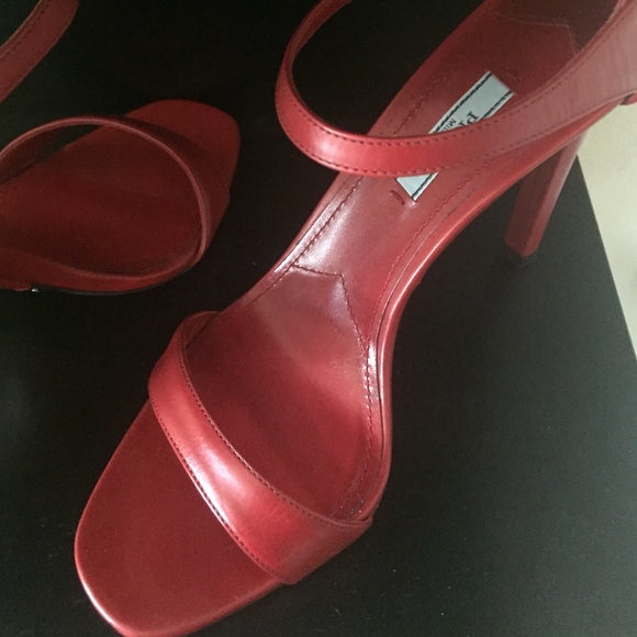 PRADA Milano Red Stilettos - Picture 3 of 4
