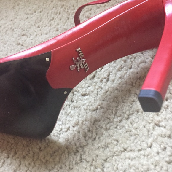PRADA Milano Red Stilettos - Picture 4 of 4