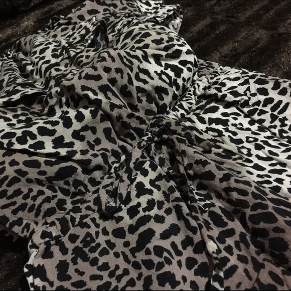 Fabulous animal print dress & VS wristlet - Picture 3 of 4