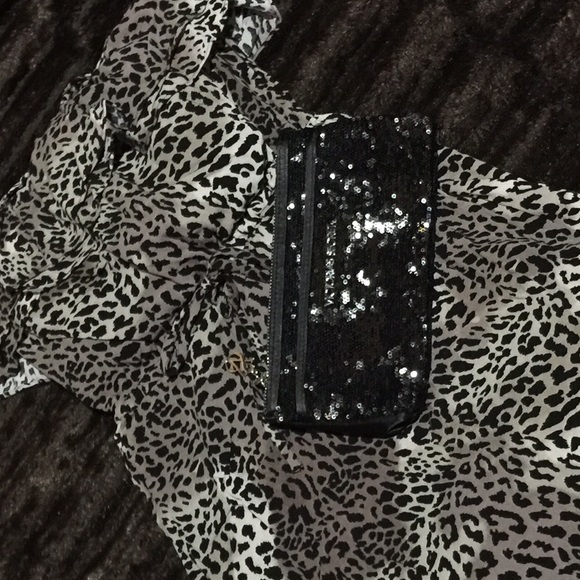 Fabulous animal print dress & VS wristlet - Picture 4 of 4