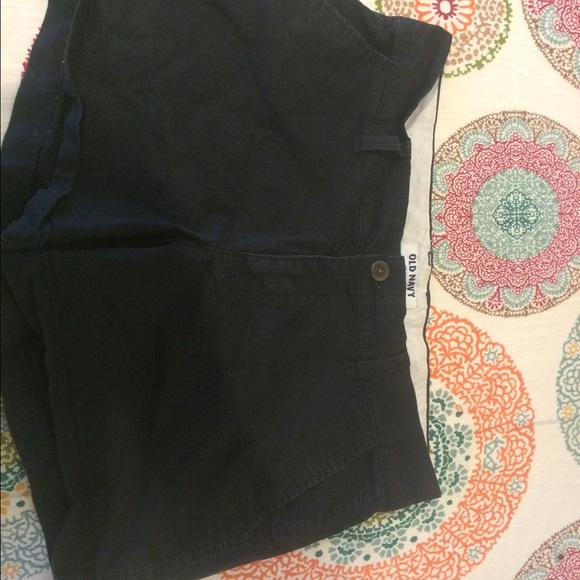 Super cute black shorts!