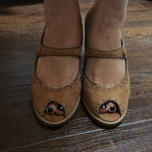 Vintage looking tan suede wedges