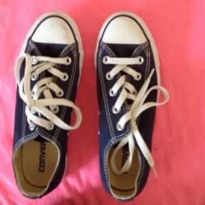Navy blue converse