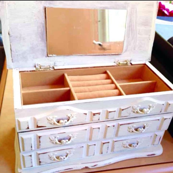 Shabby chic jewelry box mint