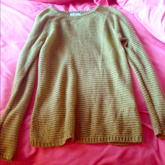 Long sleeved sweater