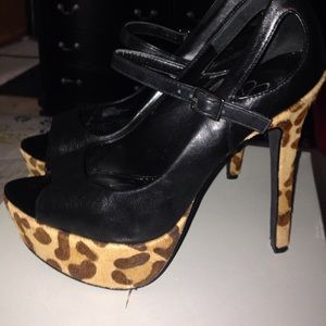 Jessica Simpson Black platform size 5.5