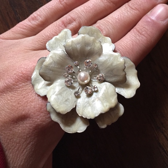 Large Adjustable Flower Ring Pearl & Crystal