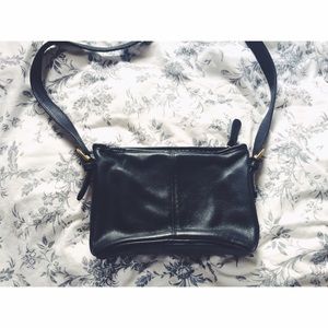 Vintage Black Coach Bag HOLDING