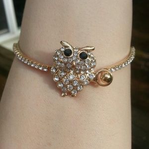 Never worn Super cute gp crystal owl bracelet