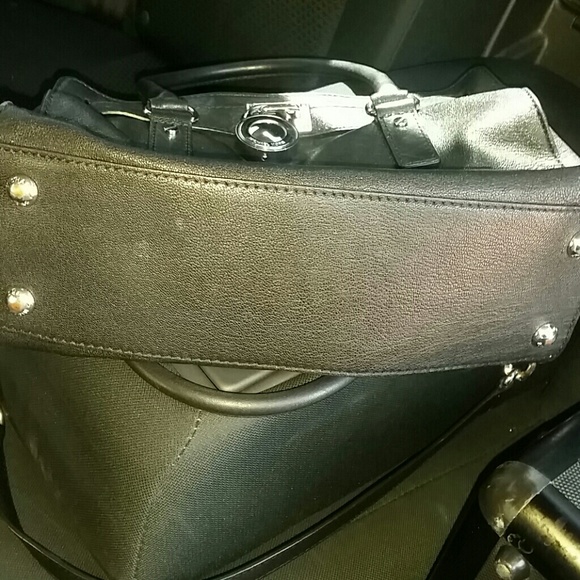 *SOLD* Hamilton Small Handbag - Picture 3 of 4