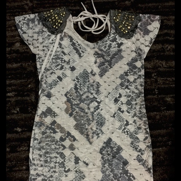 Daytrip Tops - Gorgeous embellished Print Top!!