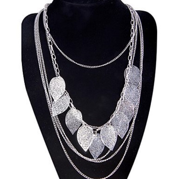 ✨REDUCED✨Bohemian multi leaf tassel chain necklace